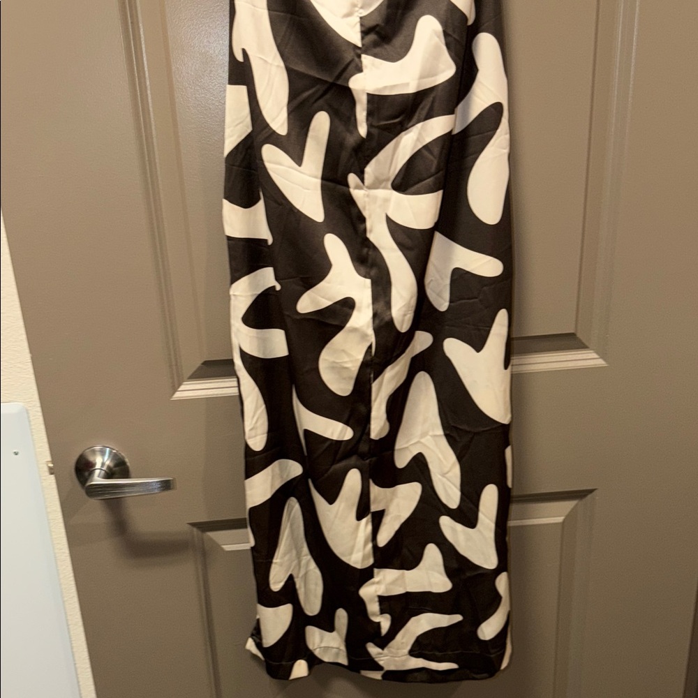 Black & White Abstract Midi Slip Dress - Picture 10 of 11